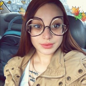 Meet your Posher, Kiana